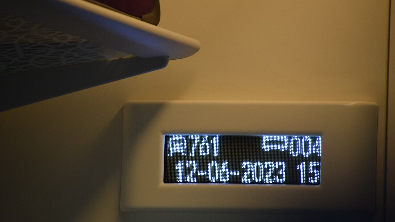 Overhead luggage rack and carriage display panel on an Afrosiyob train