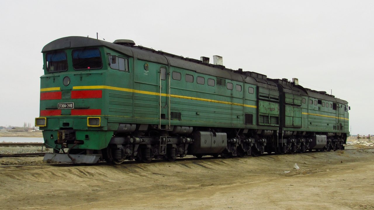 Long-distance Uzbekistan Railways locomotive at Nukus station